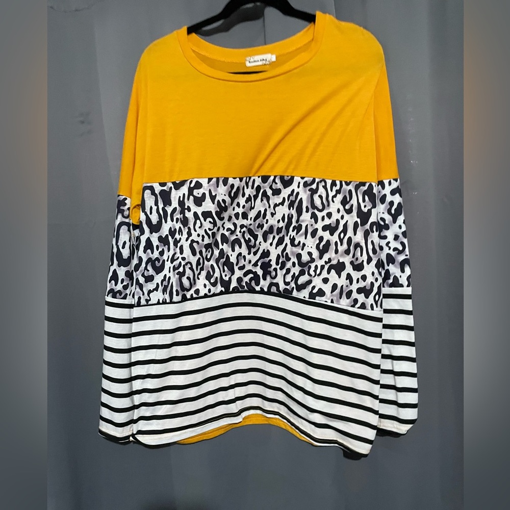 Beautiful tri-color block blouse!